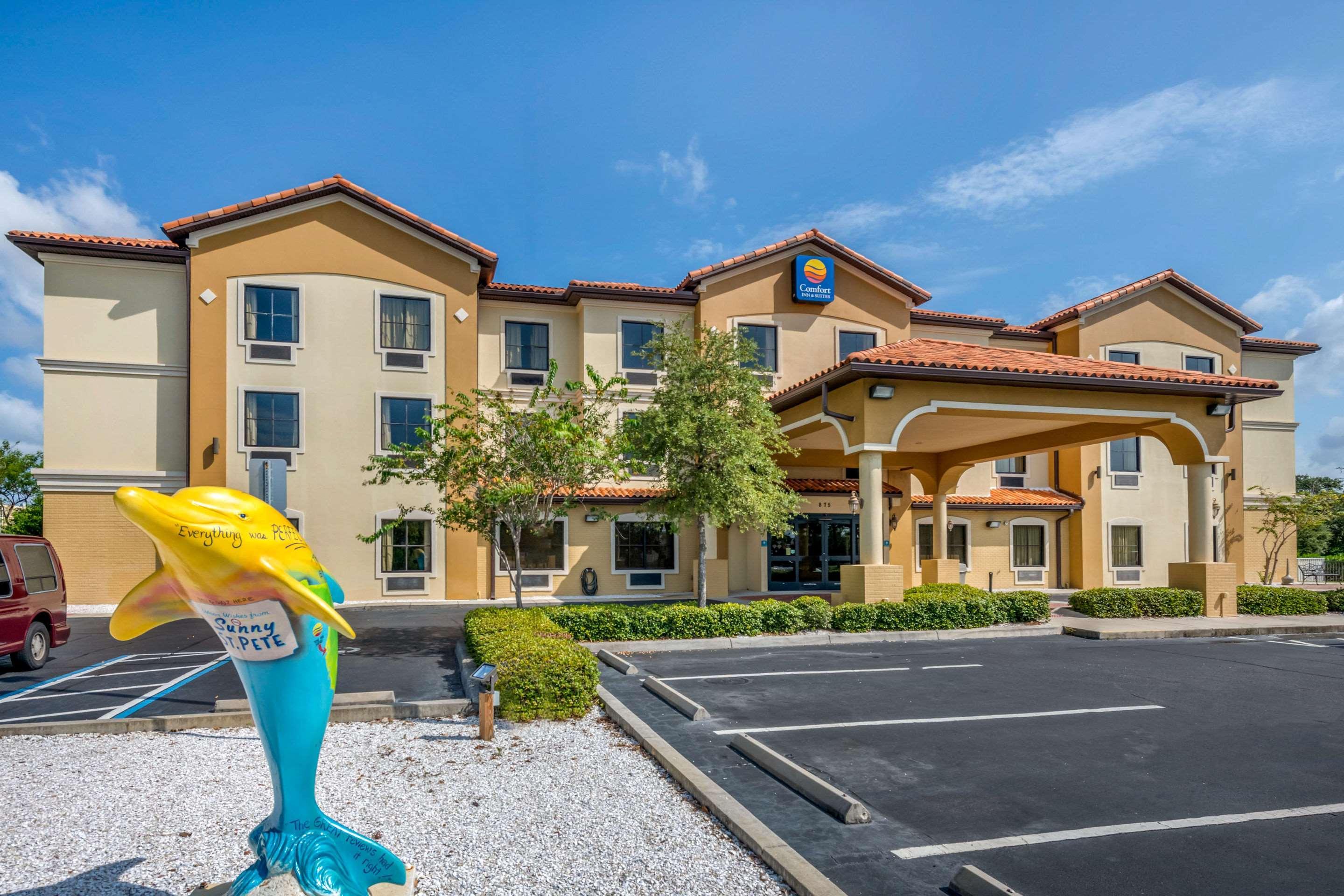 Comfort Inn & Suites Northeast - Gateway St. Petersburg Exterior photo