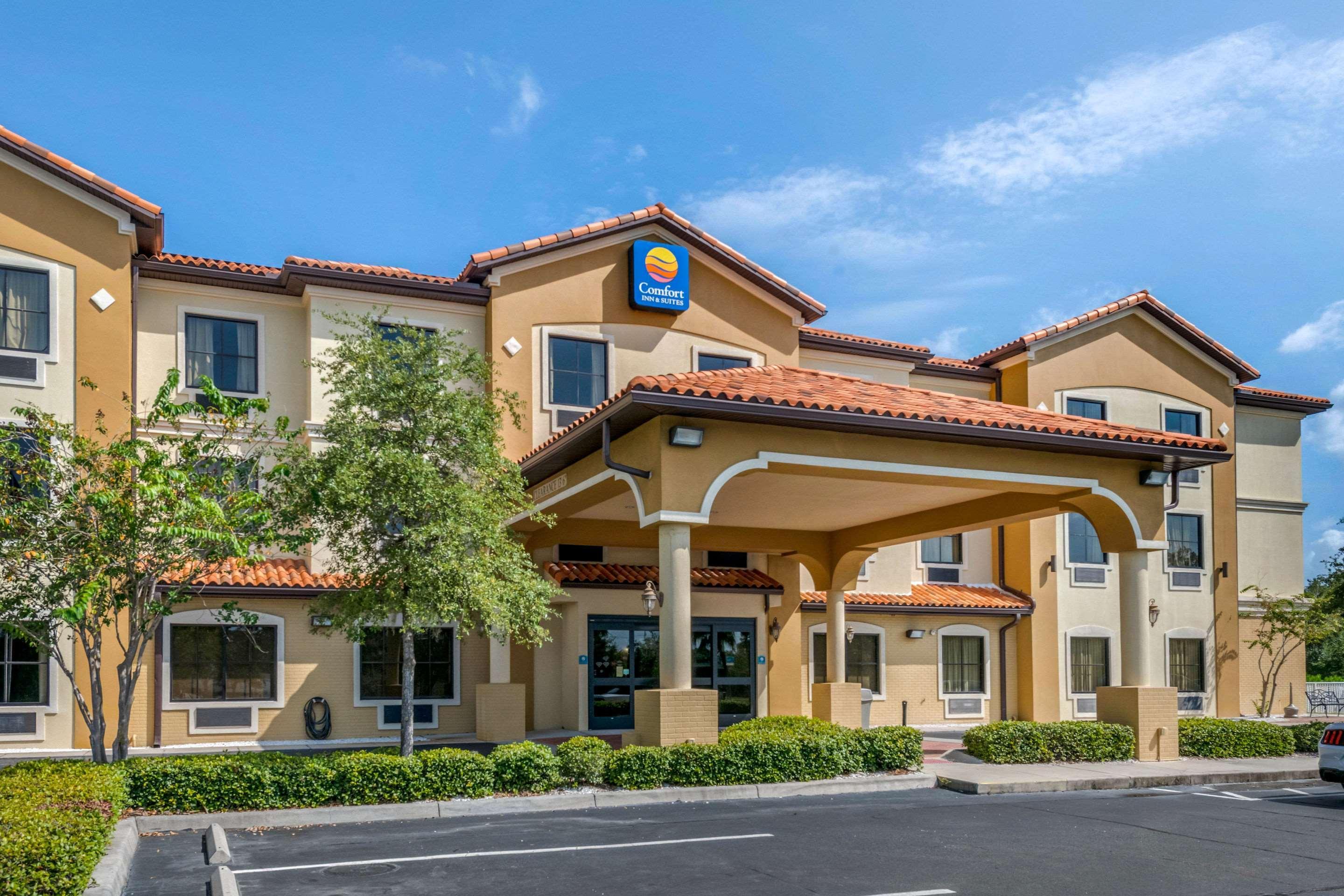 Comfort Inn & Suites Northeast - Gateway St. Petersburg Exterior photo