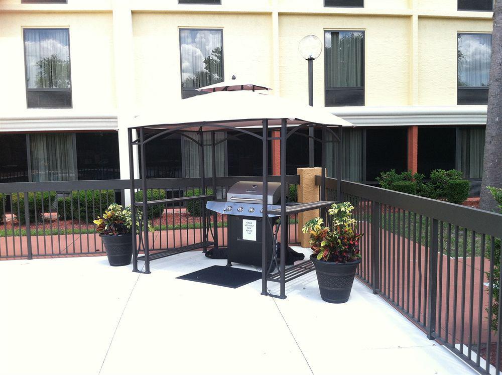 Comfort Inn & Suites Northeast - Gateway St. Petersburg Exterior photo
